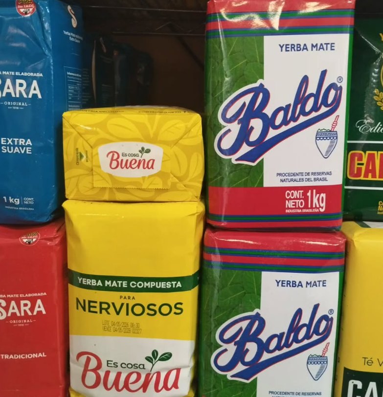 Yerbas Baldo y Es cosa Buena en la estantería